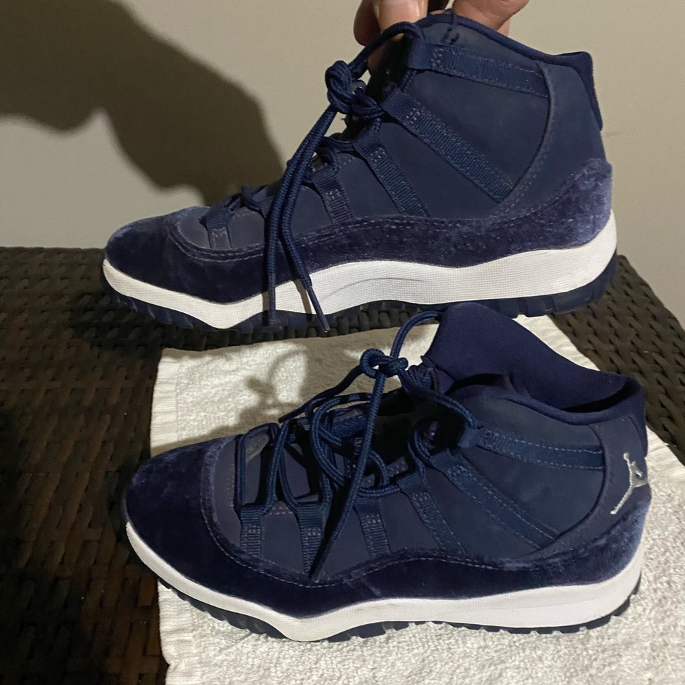 Jordan Kids Shoes in Navy and White